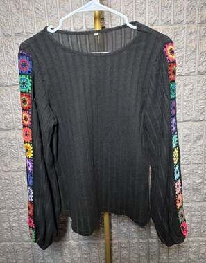 615 Generic Ribbed Knit Top Size M Black Crochet Sleeve